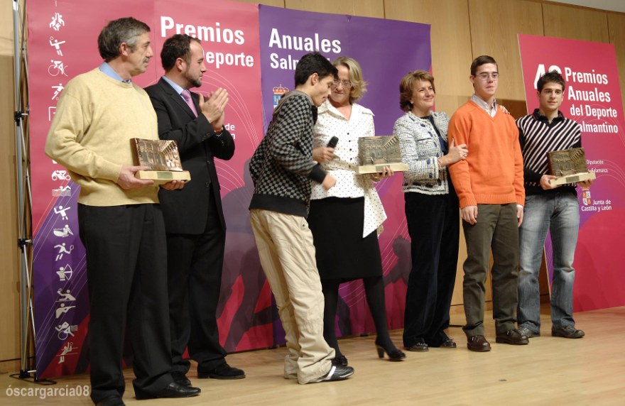 Alvaro, Jose Ramon y Marivi recogen la Salina de Bronce 2008